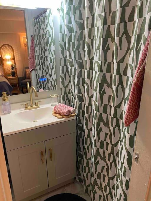 Seashore Waikiki Studio 1 Block From A Beach No Resort Fees Honolulu Exterior photo